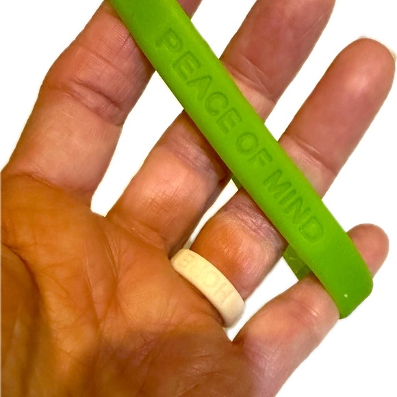 RARE TENNIS MASTERS CUP PEACE OF MIND GREEN SILICONE BRACELET RUBBER JEWELRY - Picture 4 of 13